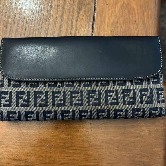 Fendi Zucchino wallet with coin pocket silver hardware 8 card slots - Picture 6 of 7